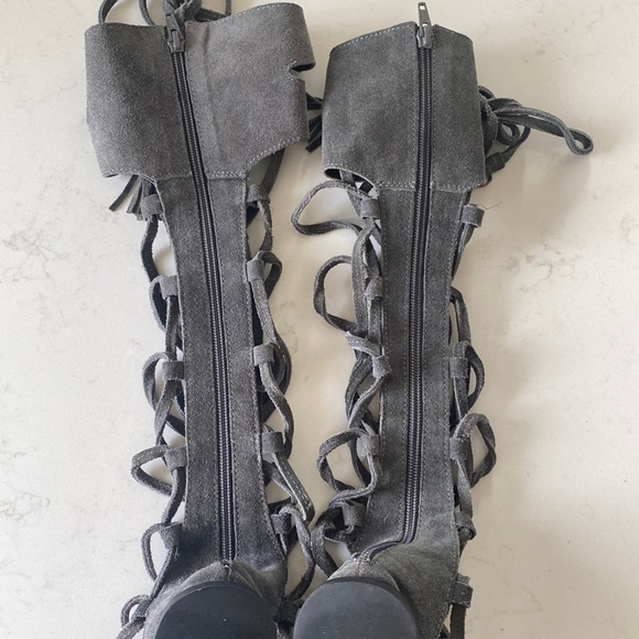 Free People Charcoal Grey Suede
Bohemian Sun Seeker Sandals Size 37 EUC - Picture 10 of 13